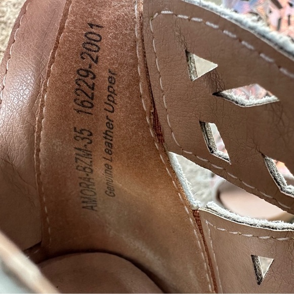 L'Artiste Amora Hand Painted Leather Peep Toe Laser Cut Bronze Sandal - Picture 10 of 10